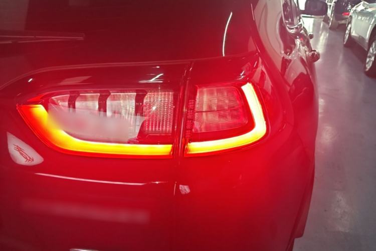 Used Jeep Cherokee 2020 2.0L Two-Wheel Drive Safety Upgrade Edition Right Rear Taillight