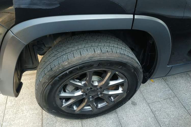 Used Jeep Cherokee 2020 2.0L Two-Wheel Drive Classic Sports Edition Right Rear Wheel Hub