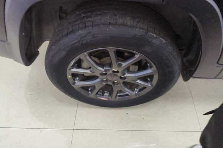 Used Jeep Cherokee 2020 2.0L Two-Wheel Drive Classic Sports Edition Right Rear Wheel Hub