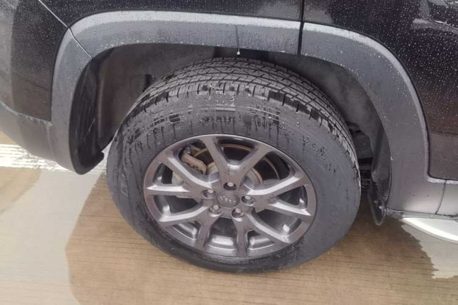 Used Jeep Cherokee 2020 2.0L Two-Wheel Drive Classic Sports Edition Right Rear Wheel Hub