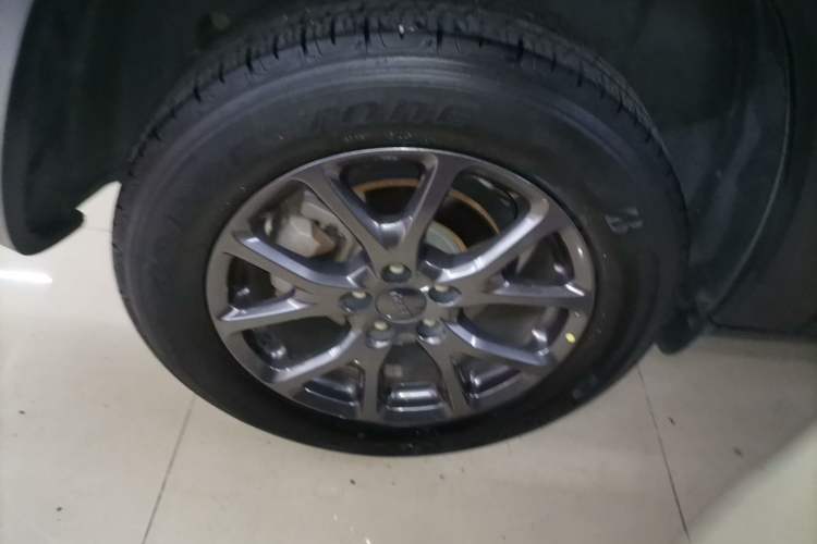 Used Jeep Cherokee 2020 2.0L Two-Wheel Drive Classic Sports Edition Right Rear Wheel Hub