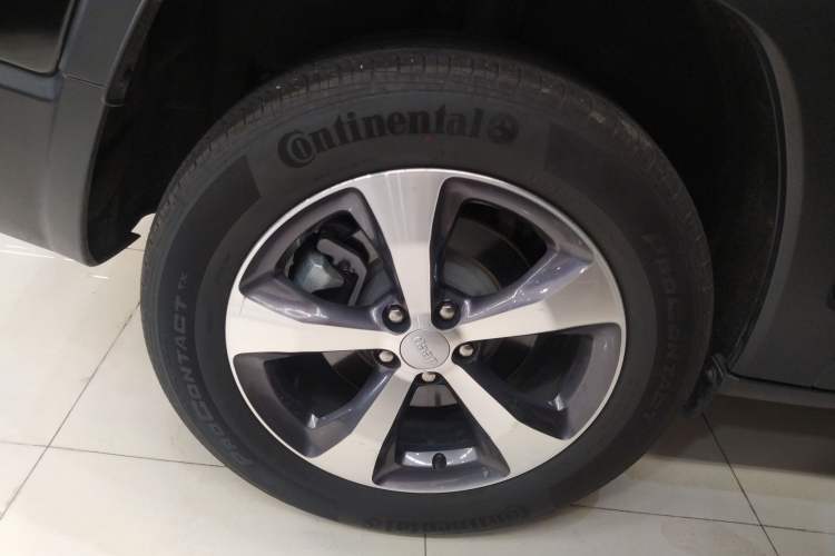 Used Jeep Cherokee 2020 2.0T Four-Wheel Drive Elite Edition Right Rear Wheel Hub