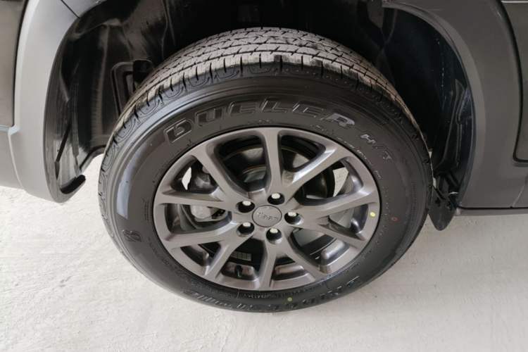 Used Jeep Cherokee 2020 2.0L Two-Wheel Drive Classic Sports Edition Right Rear Wheel Hub
