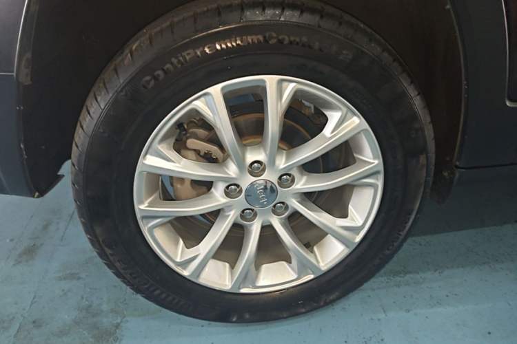 Used Jeep Cherokee 2020 2.0L Two-Wheel Drive Safety Upgrade Edition Right Rear Wheel Hub