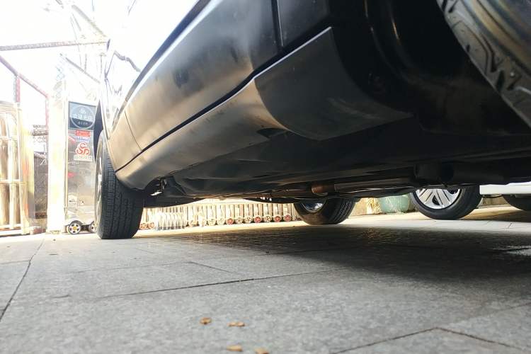 Used Jeep Cherokee 2020 2.0L Two-Wheel Drive Classic Sports Edition Right Side Sill