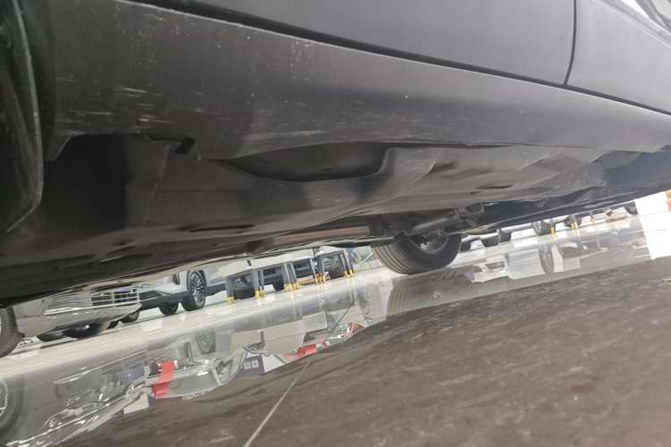 Used Jeep Cherokee 2020 2.0L Two-Wheel Drive Classic Sports Edition Right Side Sill