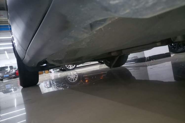 Used Jeep Cherokee 2020 2.0L Two-Wheel Drive Classic Sports Edition Right Side Sill