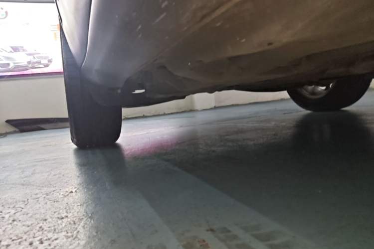 Used Jeep Cherokee 2020 2.0L Two-Wheel Drive Safety Upgrade Edition Right Side Sill