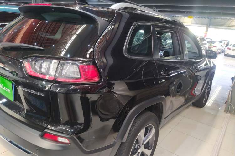 Used Jeep Cherokee 2020 2.0T Four-Wheel Drive Elite Edition Right Side