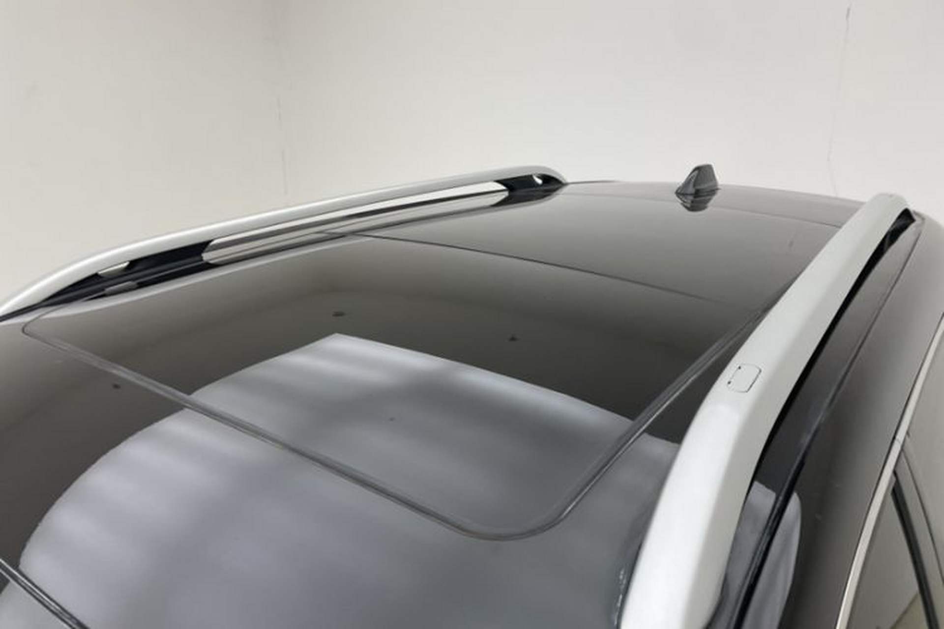 Used Jeep Cherokee 2020 2.0L Two-Wheel Drive Classic Sports Edition Roof