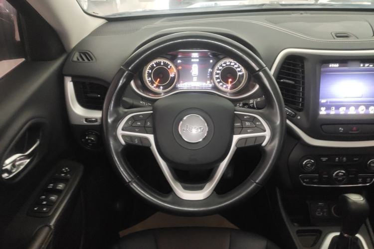 Used Jeep Cherokee 2020 2.0L Two-Wheel Drive Classic Sports Edition Steering Wheel