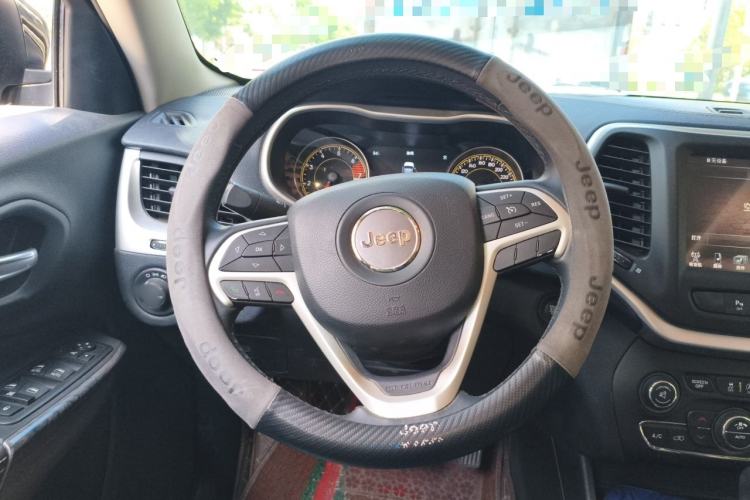 Used Jeep Cherokee 2020 2.0L Two-Wheel Drive Classic Sports Edition Steering Wheel