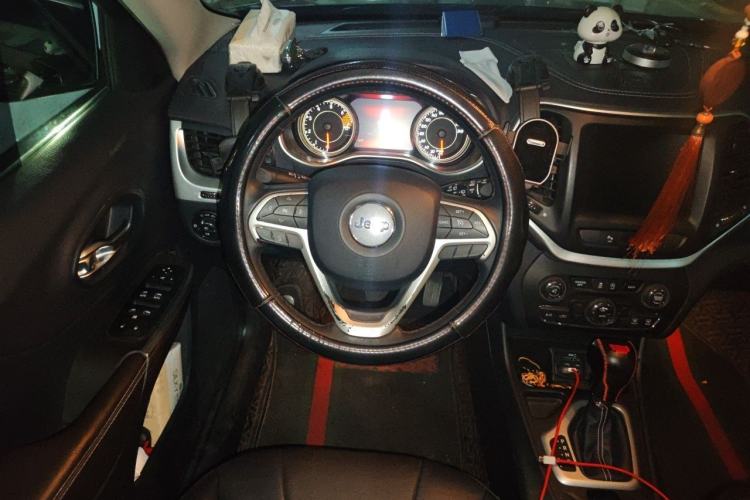 Used Jeep Cherokee 2020 2.0L Two-Wheel Drive Classic Sports Edition Steering Wheel
