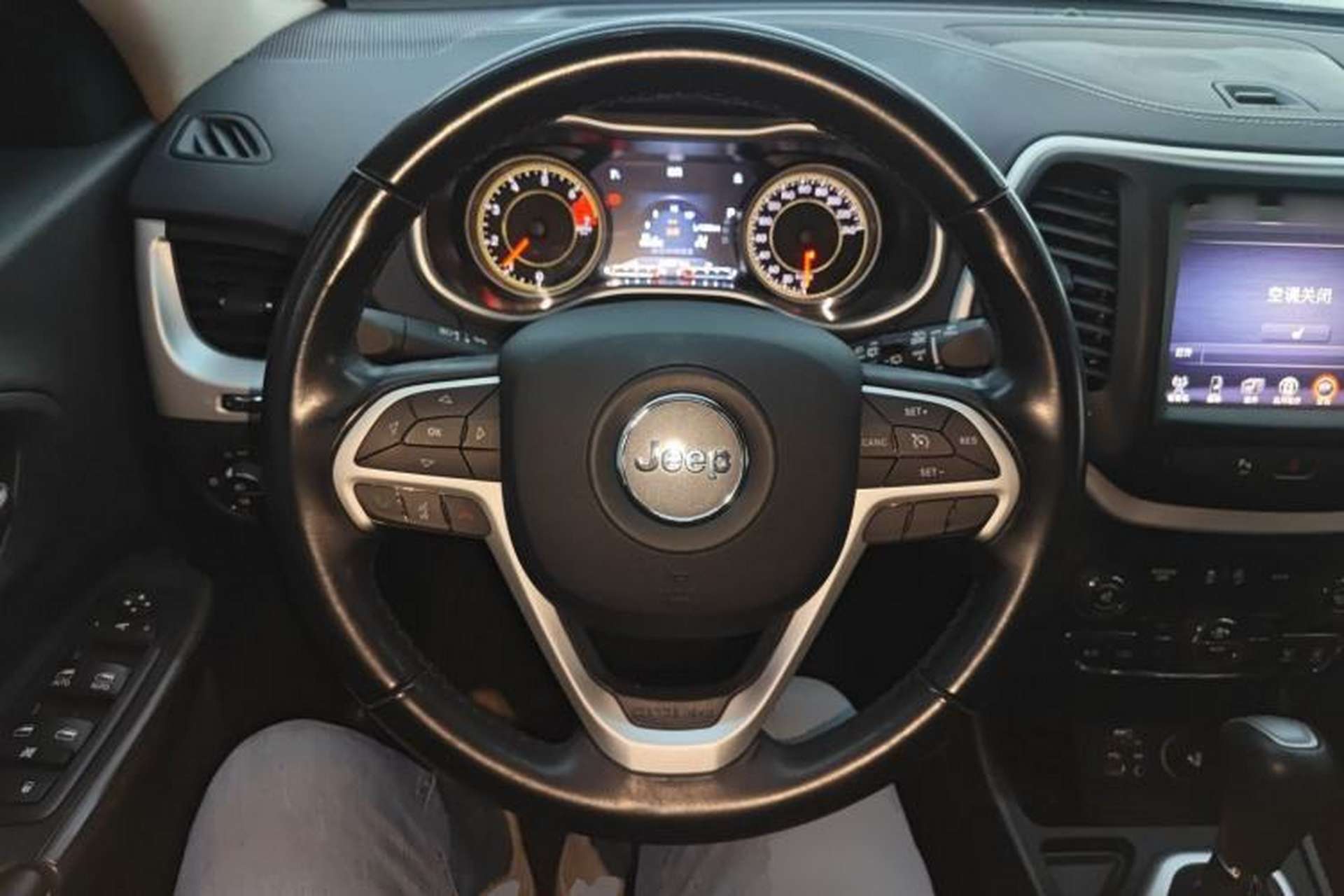 Used Jeep Cherokee 2020 2.0L Two-Wheel Drive Classic Sports Edition Steering Wheel