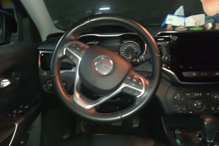 Used Jeep Cherokee 2020 2.0T Two-Wheel Drive Leading Edition Steering Wheel
