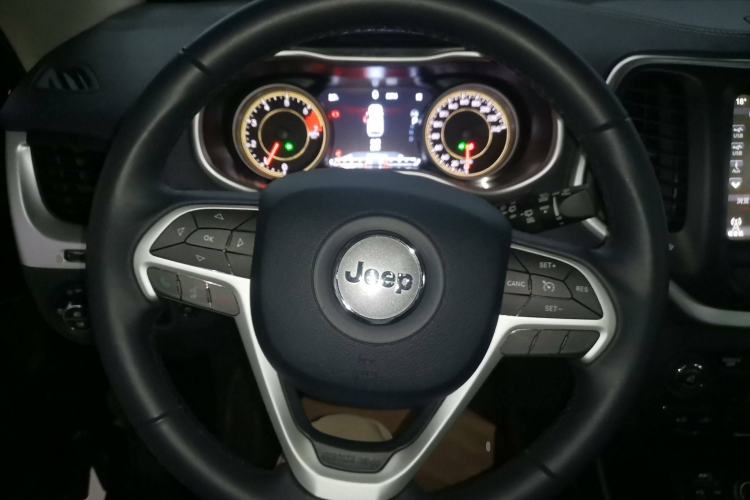 Used Jeep Cherokee 2020 2.0L Two-Wheel Drive Classic Sports Edition Steering Wheel
