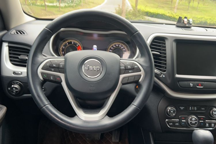 Used Jeep Cherokee 2020 2.0L Two-Wheel Drive Classic Sports Edition Steering Wheel