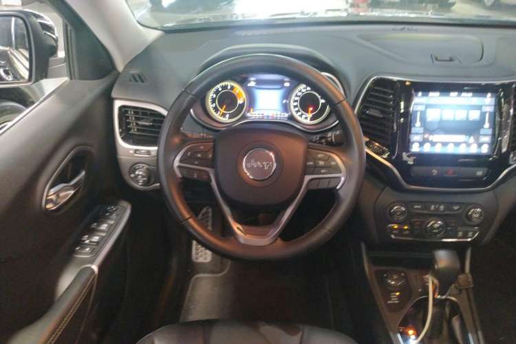 Used Jeep Cherokee 2020 2.0T Four-Wheel Drive Elite Edition Steering Wheel