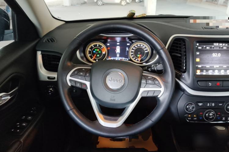 Used Jeep Cherokee 2020 2.0L Two-Wheel Drive Classic Sports Edition Steering Wheel