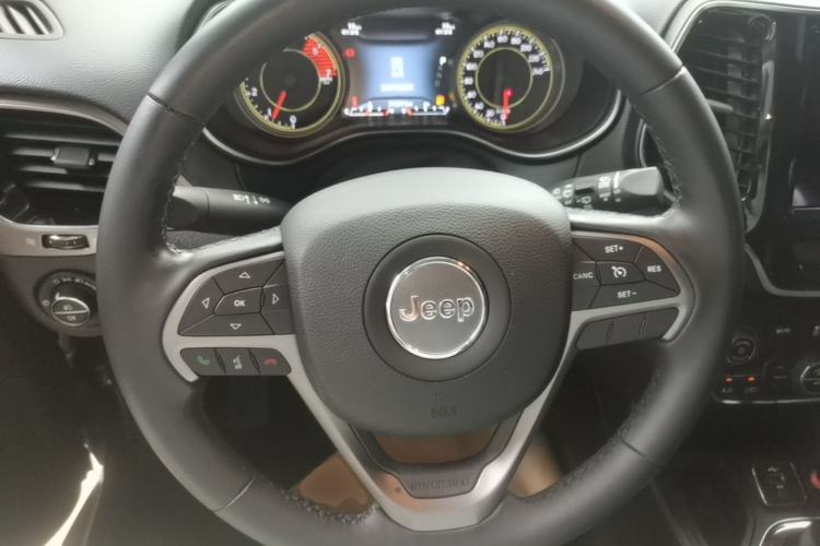 Used Jeep Cherokee 2020 2.0T Two-Wheel Drive Leading Edition Steering Wheel