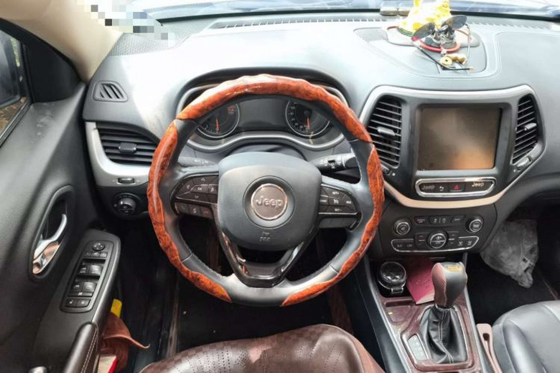 Used Jeep Cherokee 2020 2.0L Two-Wheel Drive Classic Sports Edition Steering Wheel