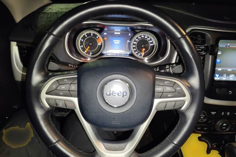 Used Jeep Cherokee 2020 2.0L Two-Wheel Drive Classic Sports Edition Steering Wheel