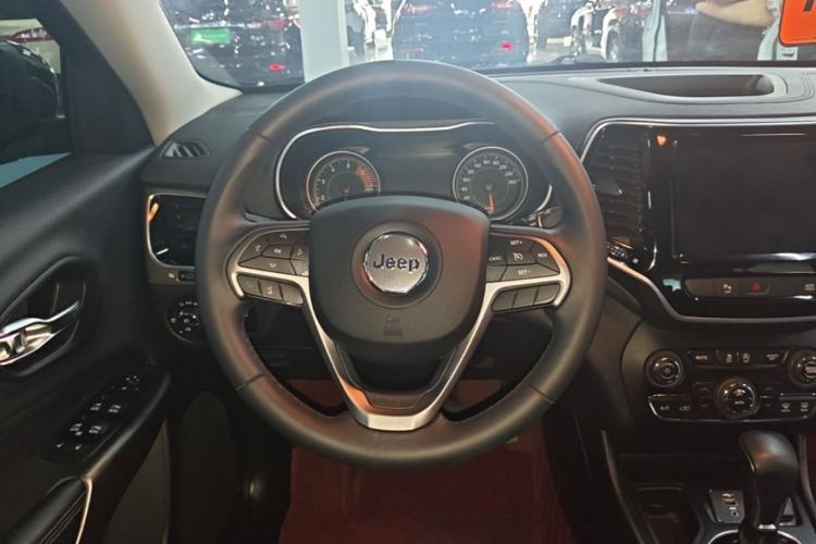 Used Jeep Cherokee 2020 2.0L Two-Wheel Drive Safety Upgrade Edition Steering Wheel