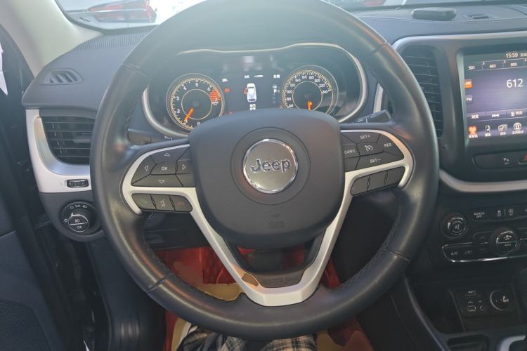 Used Jeep Cherokee 2020 2.0L Two-Wheel Drive Classic Sports Edition Steering Wheel