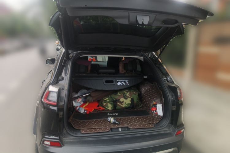 Used Jeep Cherokee 2020 2.0T Four-Wheel Drive Luxury Edition Trunk