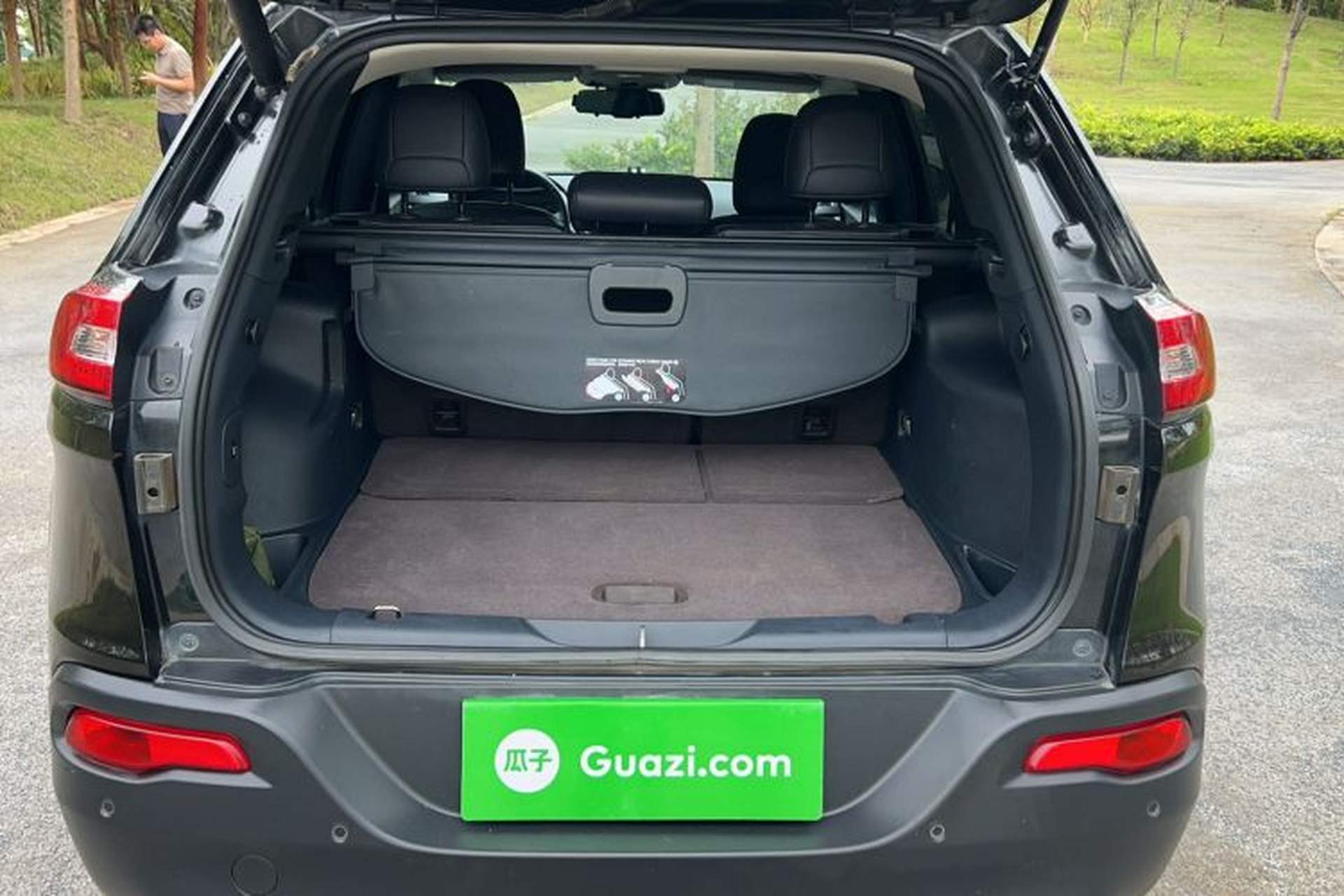 Used Jeep Cherokee 2020 2.0L Two-Wheel Drive Classic Sports Edition Trunk