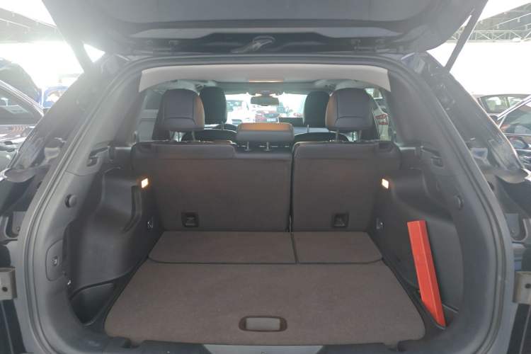 Used Jeep Cherokee 2020 2.0L Two-Wheel Drive Classic Sports Edition Trunk