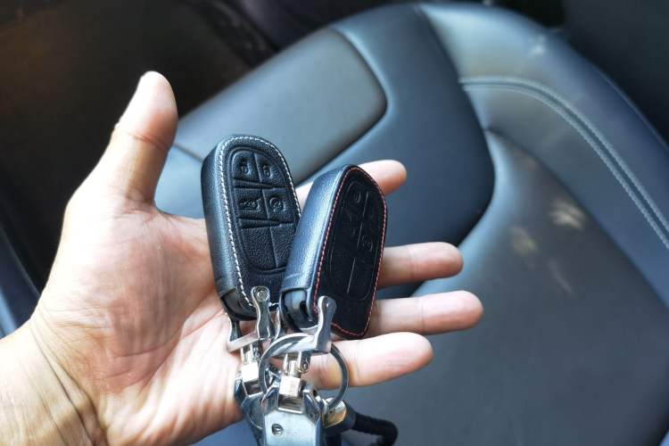 Used Jeep Cherokee 2020 2.0L Two-Wheel Drive Classic Sports Edition Vehicle Key