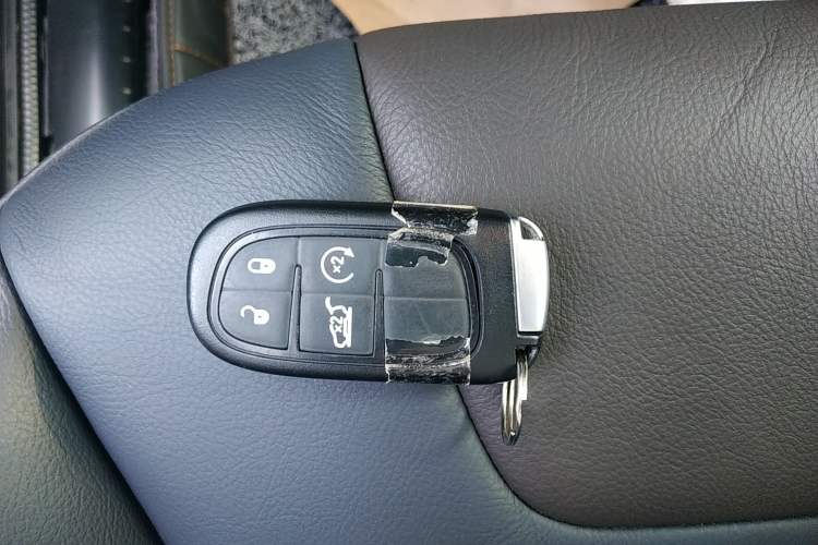 Used Jeep Cherokee 2020 2.0L Two-Wheel Drive Classic Sports Edition Vehicle Key