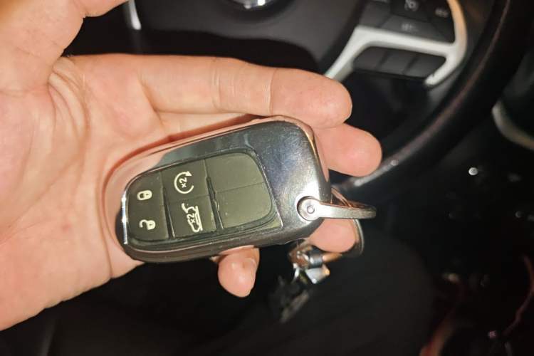 Used Jeep Cherokee 2020 2.0L Two-Wheel Drive Classic Sports Edition Vehicle Key
