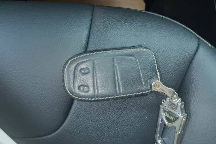 Used Jeep Cherokee 2020 2.0T Two-Wheel Drive Leading Edition Vehicle Key