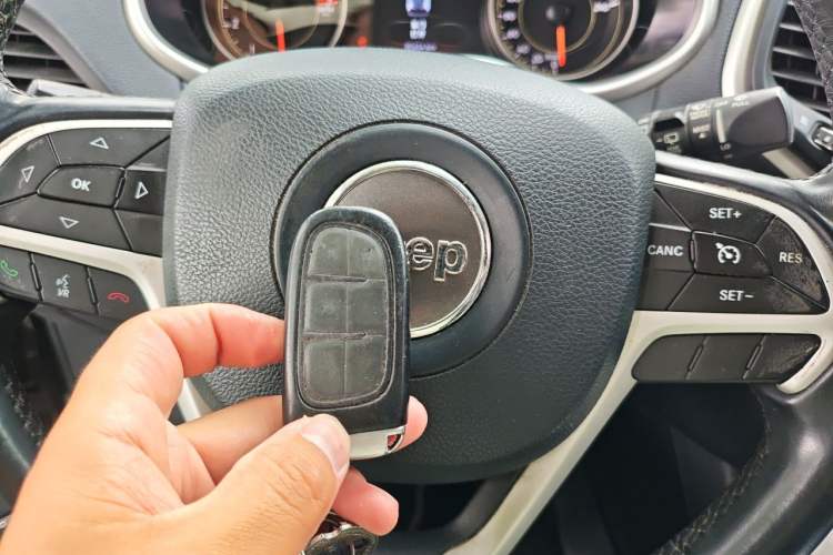 Used Jeep Cherokee 2020 2.0L Two-Wheel Drive Classic Sports Edition Vehicle Key
