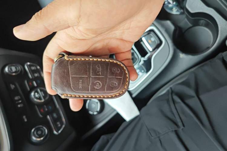Used Jeep Cherokee 2020 2.0T Four-Wheel Drive Elite Edition Vehicle Key