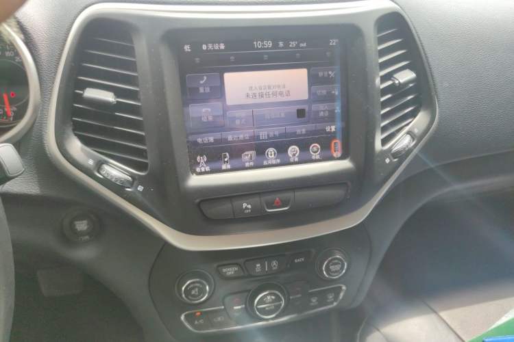 Used Jeep Cherokee 2020 2.0L Two-Wheel Drive Classic Sports Edition Audio And AC Panel