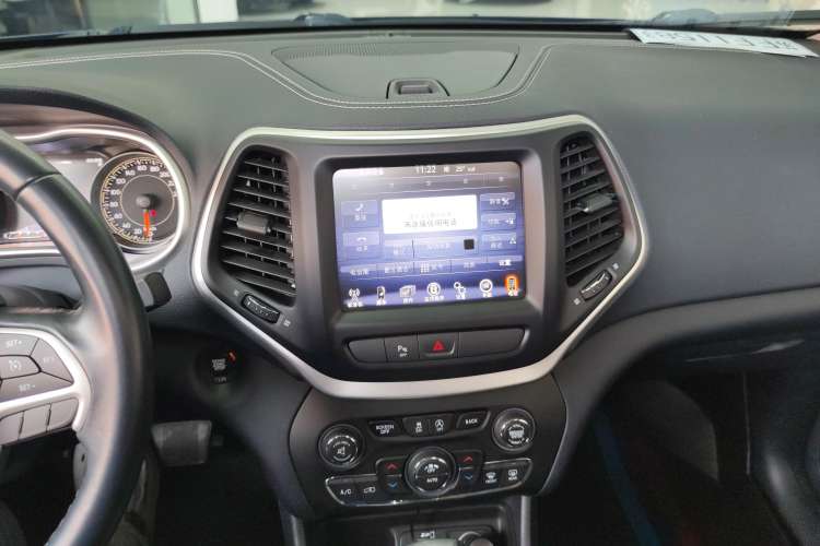 Used Jeep Cherokee 2020 2.0L Two-Wheel Drive Classic Sports Edition Audio And AC Panel