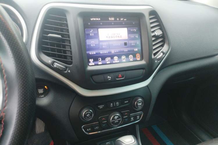Used Jeep Cherokee 2020 2.0L Two-Wheel Drive Classic Sports Edition Audio And AC Panel