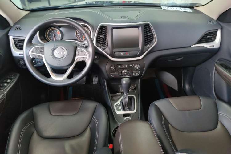 Used Jeep Cherokee 2020 2.0L Two-Wheel Drive Classic Sports Edition Center Console
