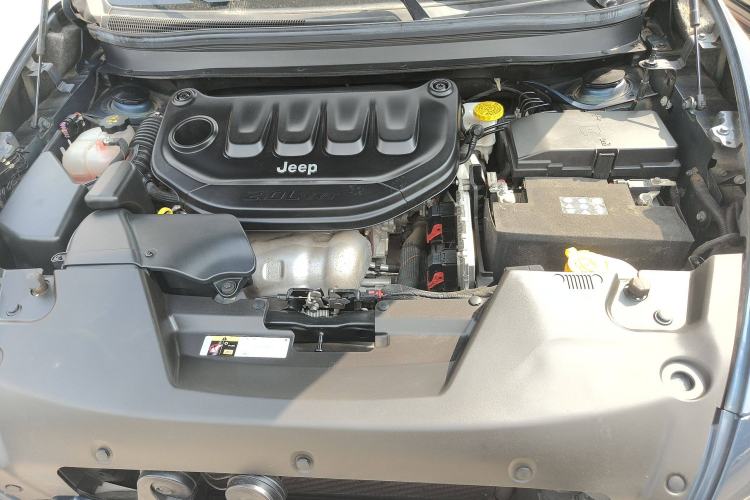 Used Jeep Cherokee 2020 2.0L Two-Wheel Drive Classic Sports Edition Engine Bay