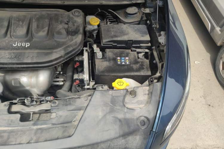 Used Jeep Cherokee 2020 2.0L Two-Wheel Drive Classic Sports Edition Engine Bay Left