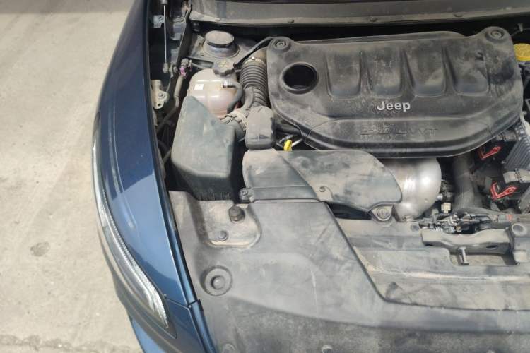 Used Jeep Cherokee 2020 2.0L Two-Wheel Drive Classic Sports Edition Engine Bay Right