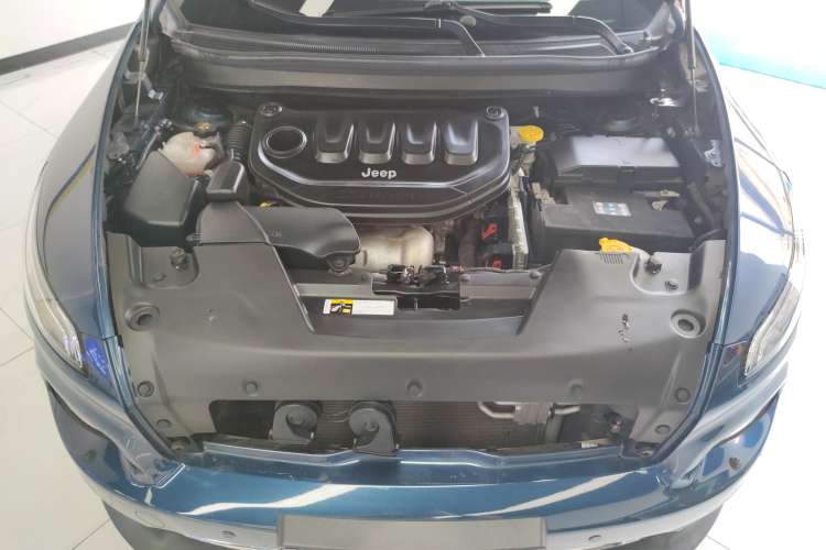 Used Jeep Cherokee 2020 2.0L Two-Wheel Drive Classic Sports Edition Engine Bay