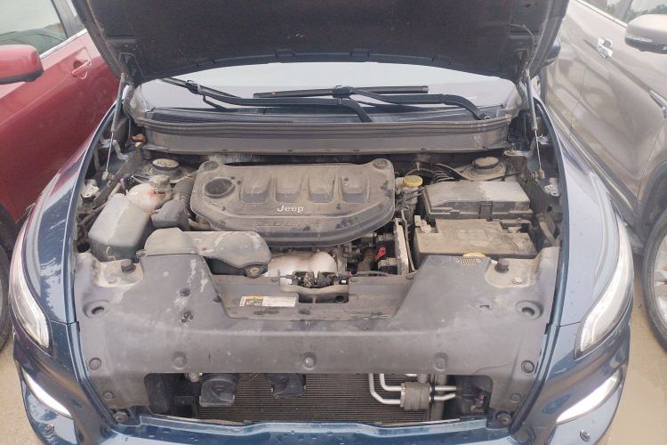 Used Jeep Cherokee 2020 2.0L Two-Wheel Drive Classic Sports Edition Engine Bay