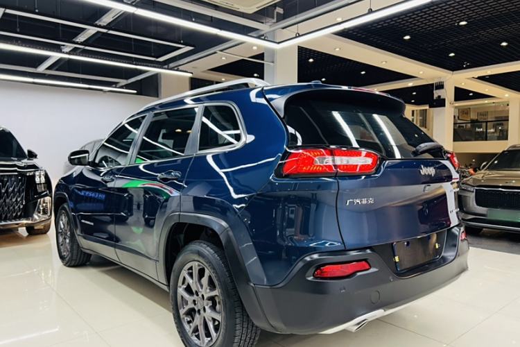 Used Jeep Cherokee 2020 2.0L Two-Wheel Drive Classic Sports Edition Exterior 4