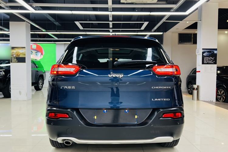 Used Jeep Cherokee 2020 2.0L Two-Wheel Drive Classic Sports Edition Exterior 5
