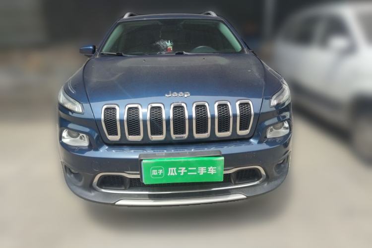 Used Jeep Cherokee 2020 2.0L Two-Wheel Drive Classic Sports Edition Front