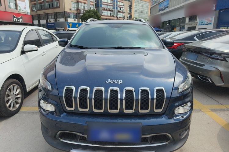 Used Jeep Cherokee 2020 2.0L Two-Wheel Drive Classic Sports Edition Front